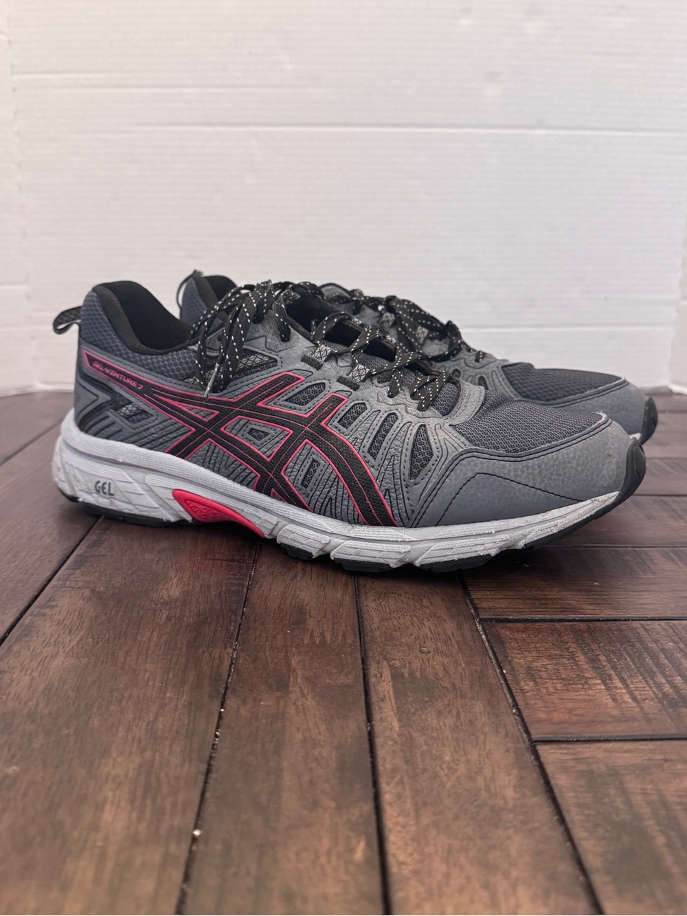 Asics Gel Venture 7 Mens 11 Grey Black Red Running Shoes Sneakers 1011A560 Train